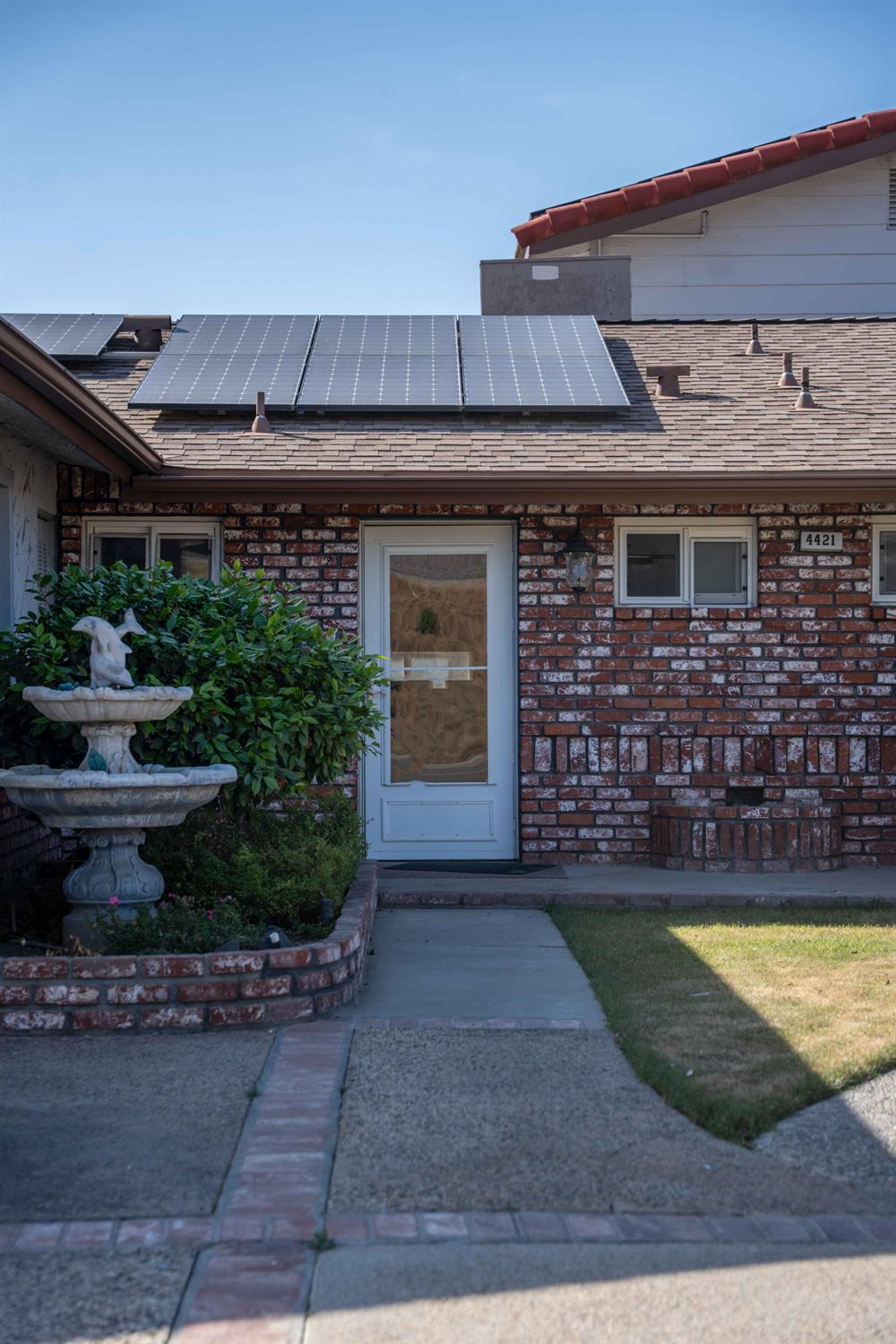 4421 N Woodrow Ave, Fresno, CA 93726