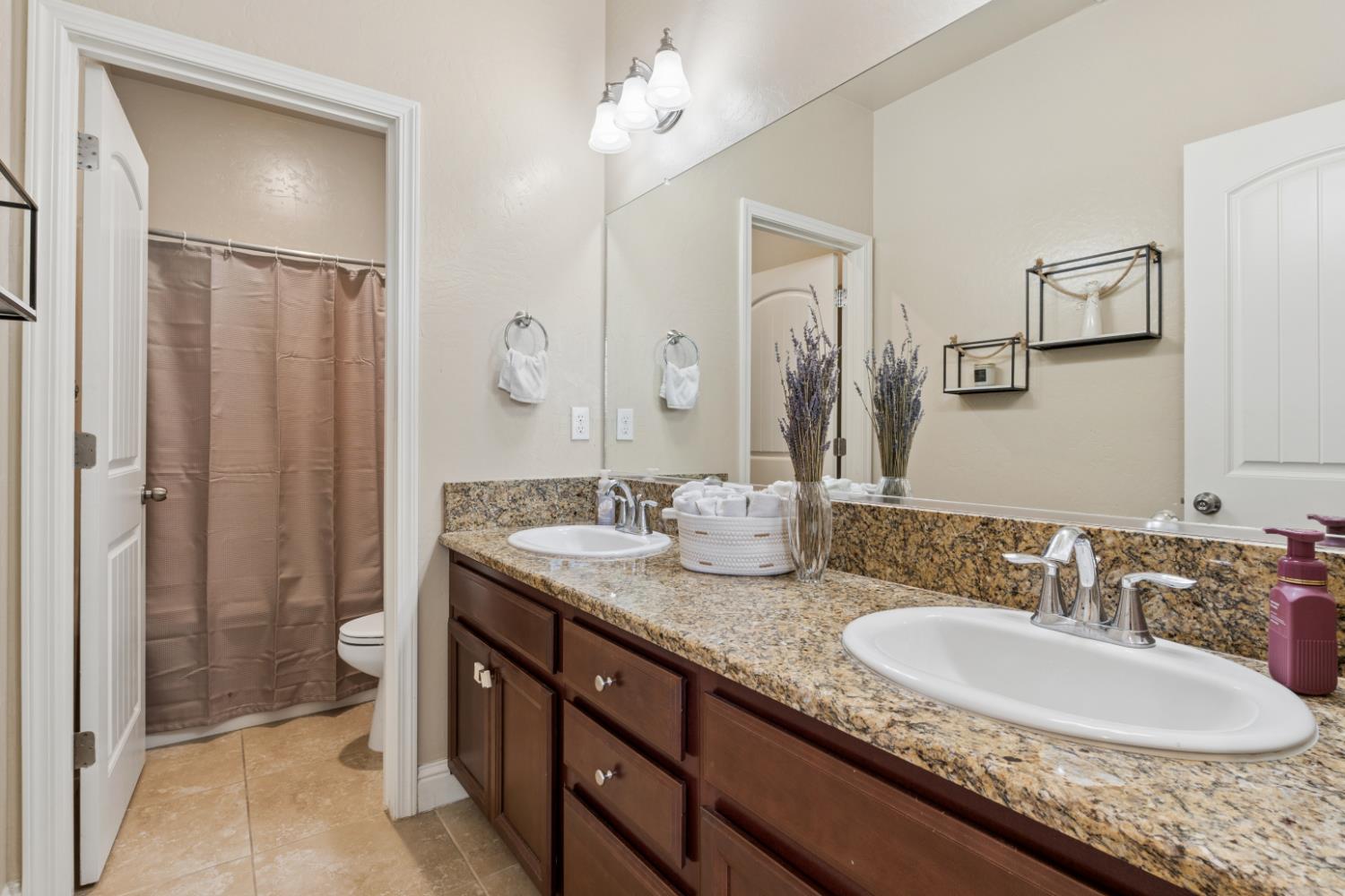 5239 N Bonta Ave, Fresno, CA 93723