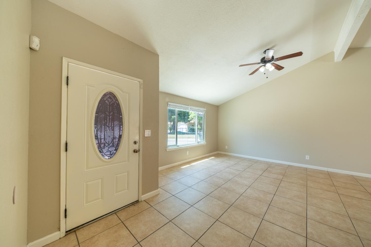 6168 N Lola Ave, Fresno, CA 93722