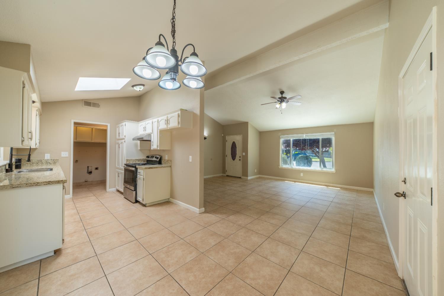 6168 N Lola Ave, Fresno, CA 93722