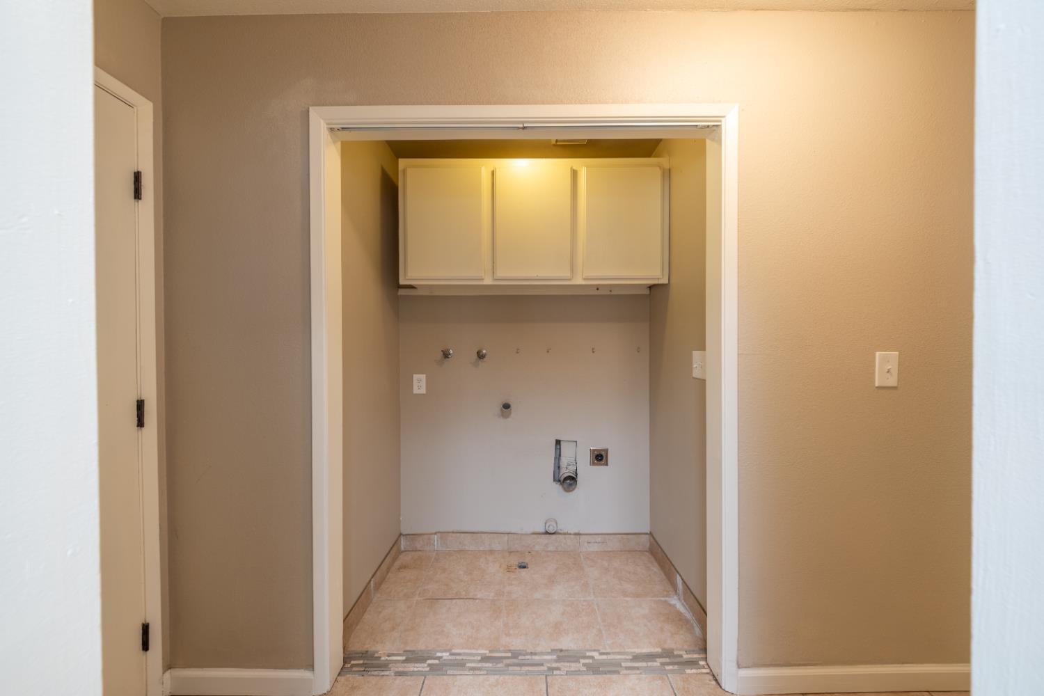 6168 N Lola Ave, Fresno, CA 93722