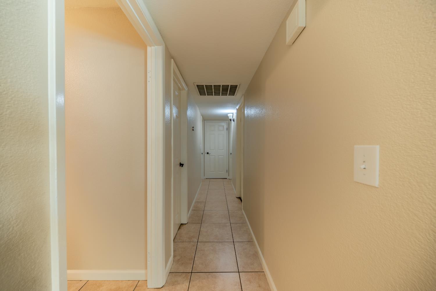 6168 N Lola Ave, Fresno, CA 93722