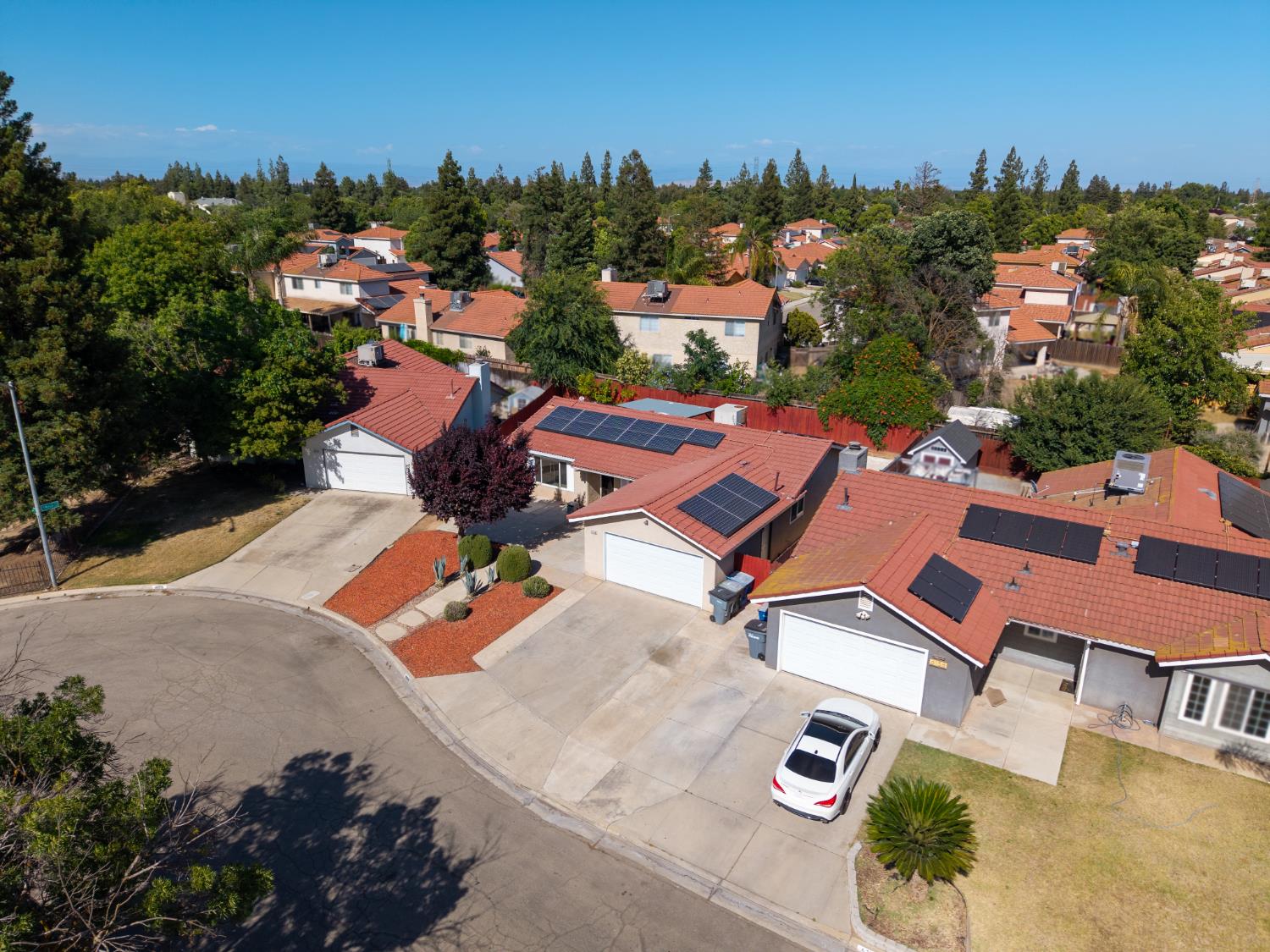 6168 N Lola Ave, Fresno, CA 93722