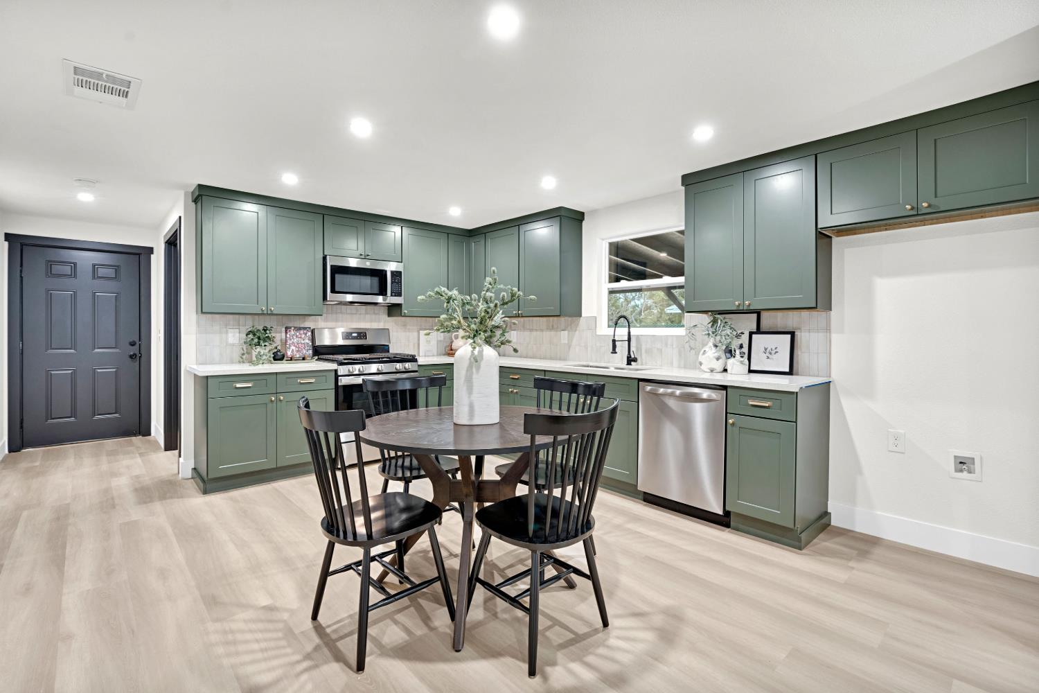 432 W Pinedale Ave, Fresno, CA 93650