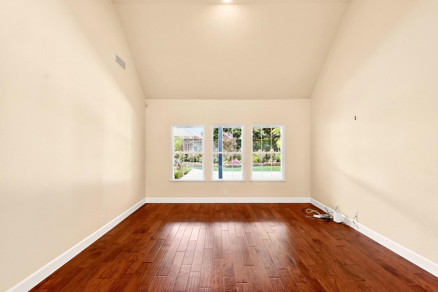 4926 W Pinedale Ave, Fresno, CA 93722