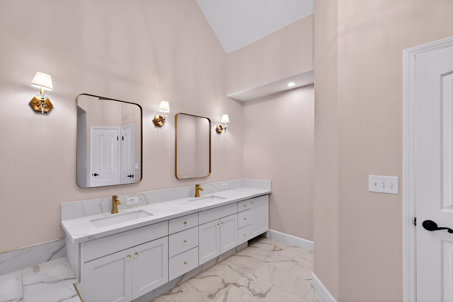 4926 W Pinedale Ave, Fresno, CA 93722