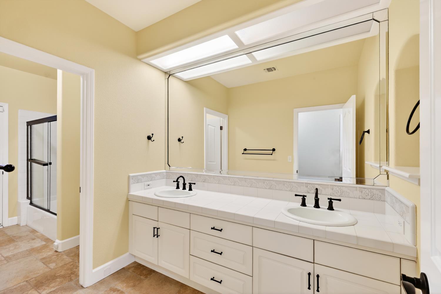 4926 W Pinedale Ave, Fresno, CA 93722