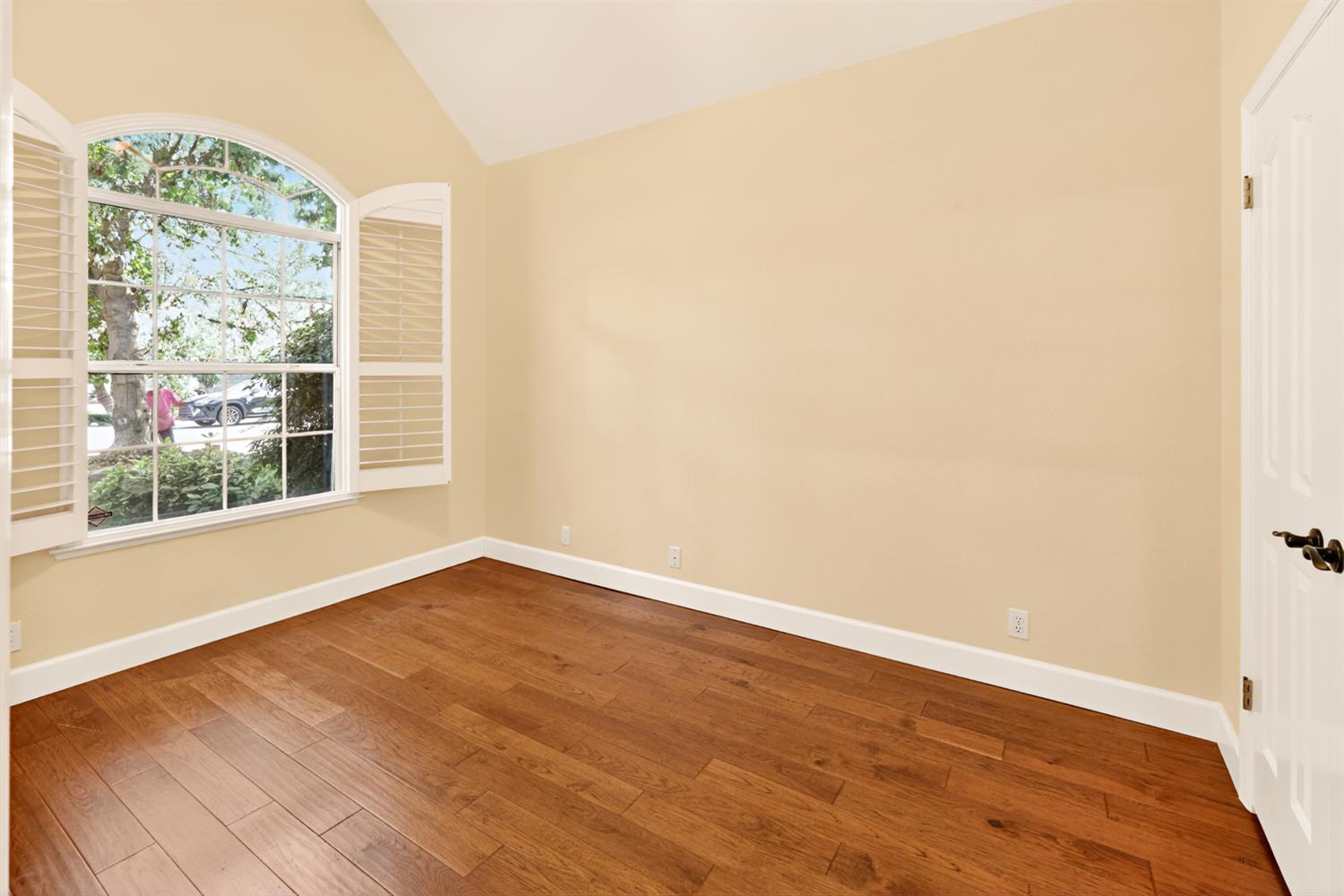4926 W Pinedale Ave, Fresno, CA 93722