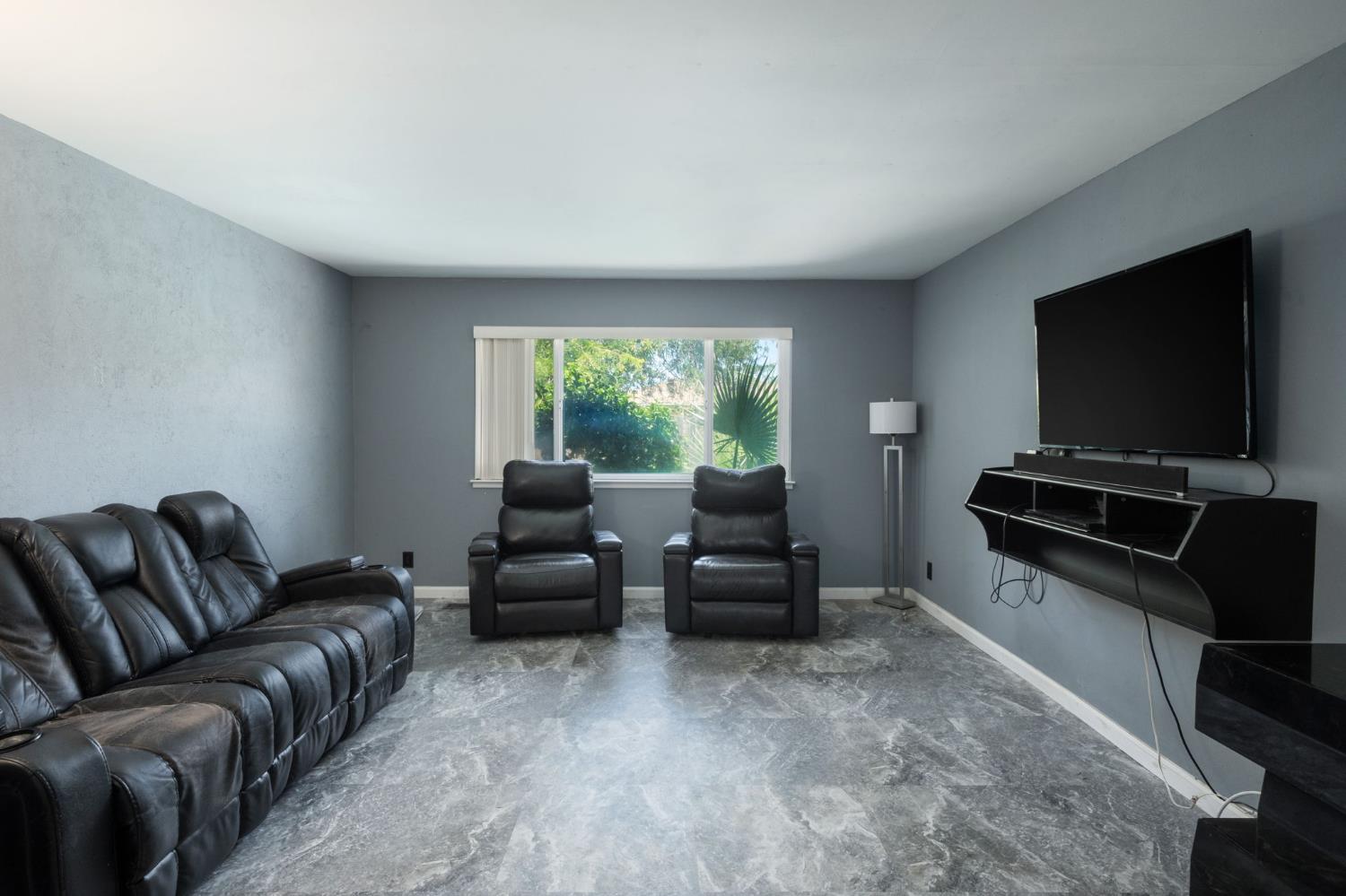 2564 E Los Altos Ave, Fresno, CA 93710