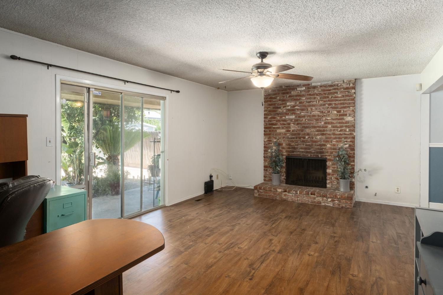 2564 E Los Altos Ave, Fresno, CA 93710