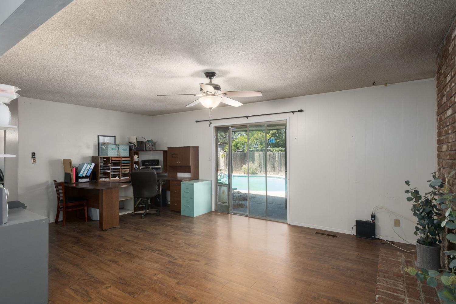 2564 E Los Altos Ave, Fresno, CA 93710