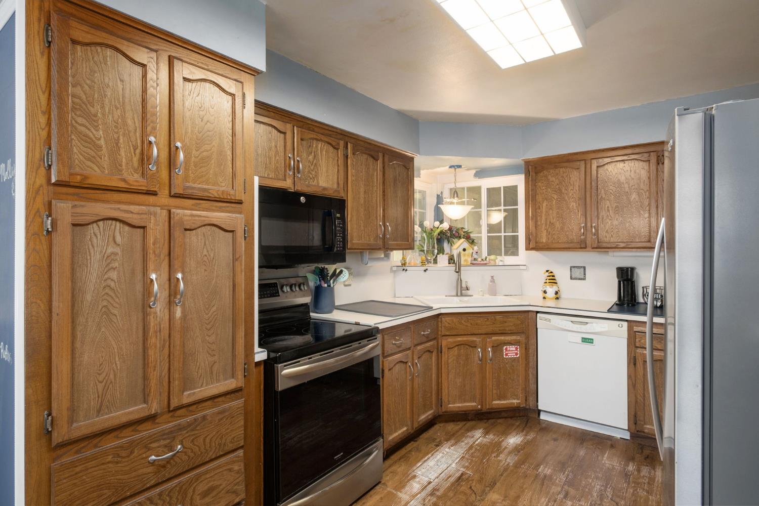 2564 E Los Altos Ave, Fresno, CA 93710