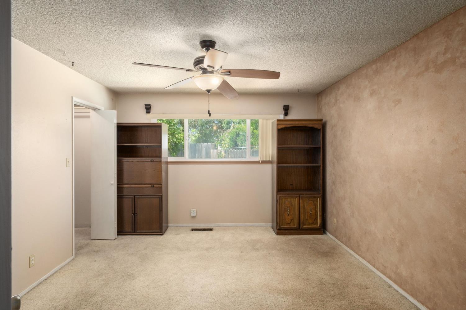 2564 E Los Altos Ave, Fresno, CA 93710