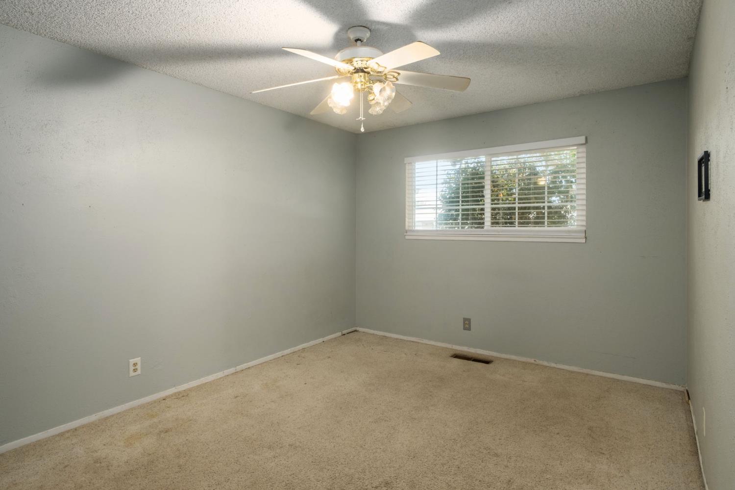 2564 E Los Altos Ave, Fresno, CA 93710