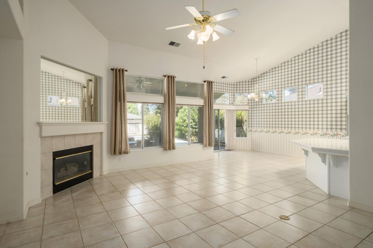 6457 N Selland Ave, Fresno, CA 93711