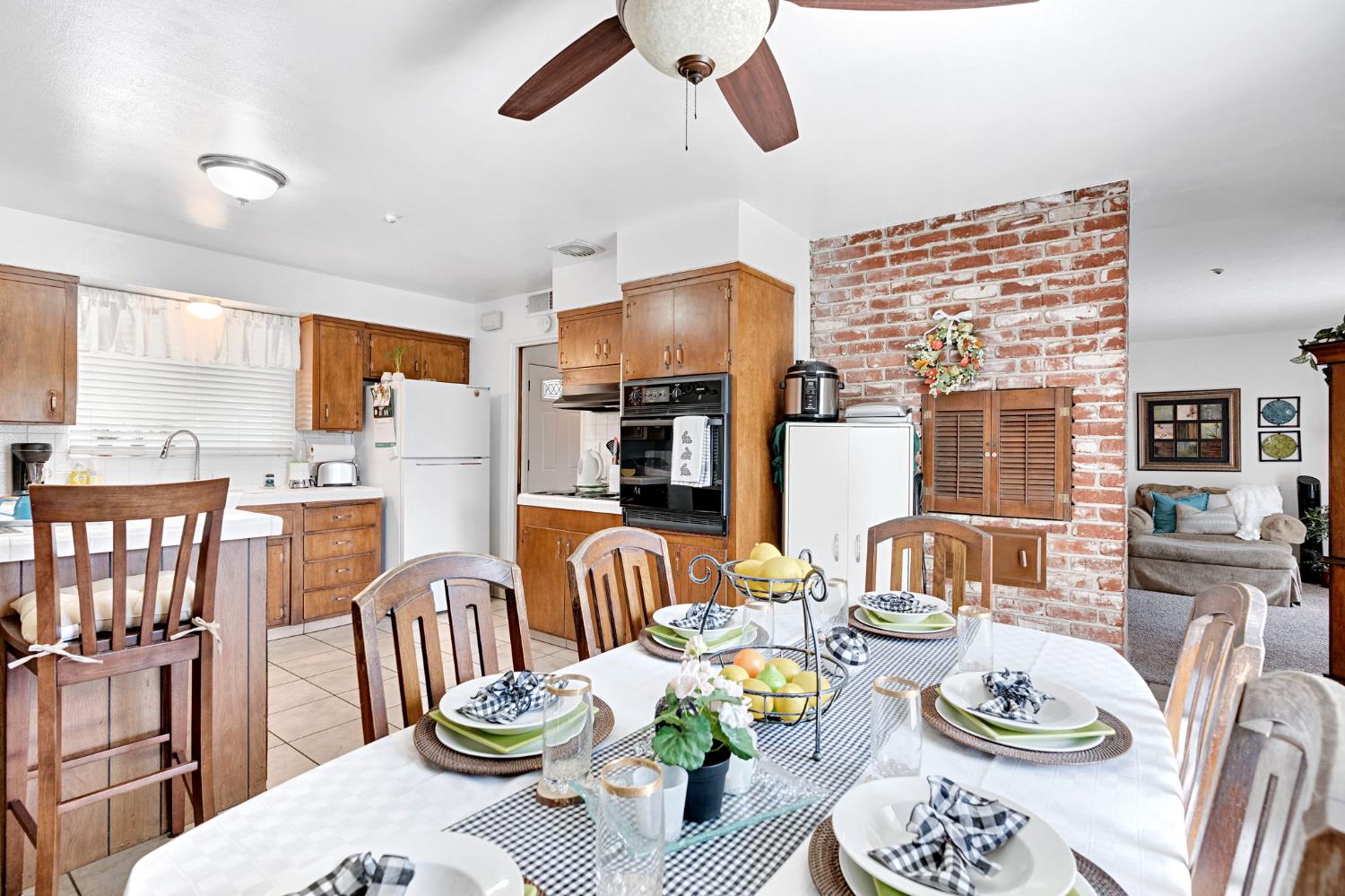 3635 E Bellaire Way, Fresno, CA 93726