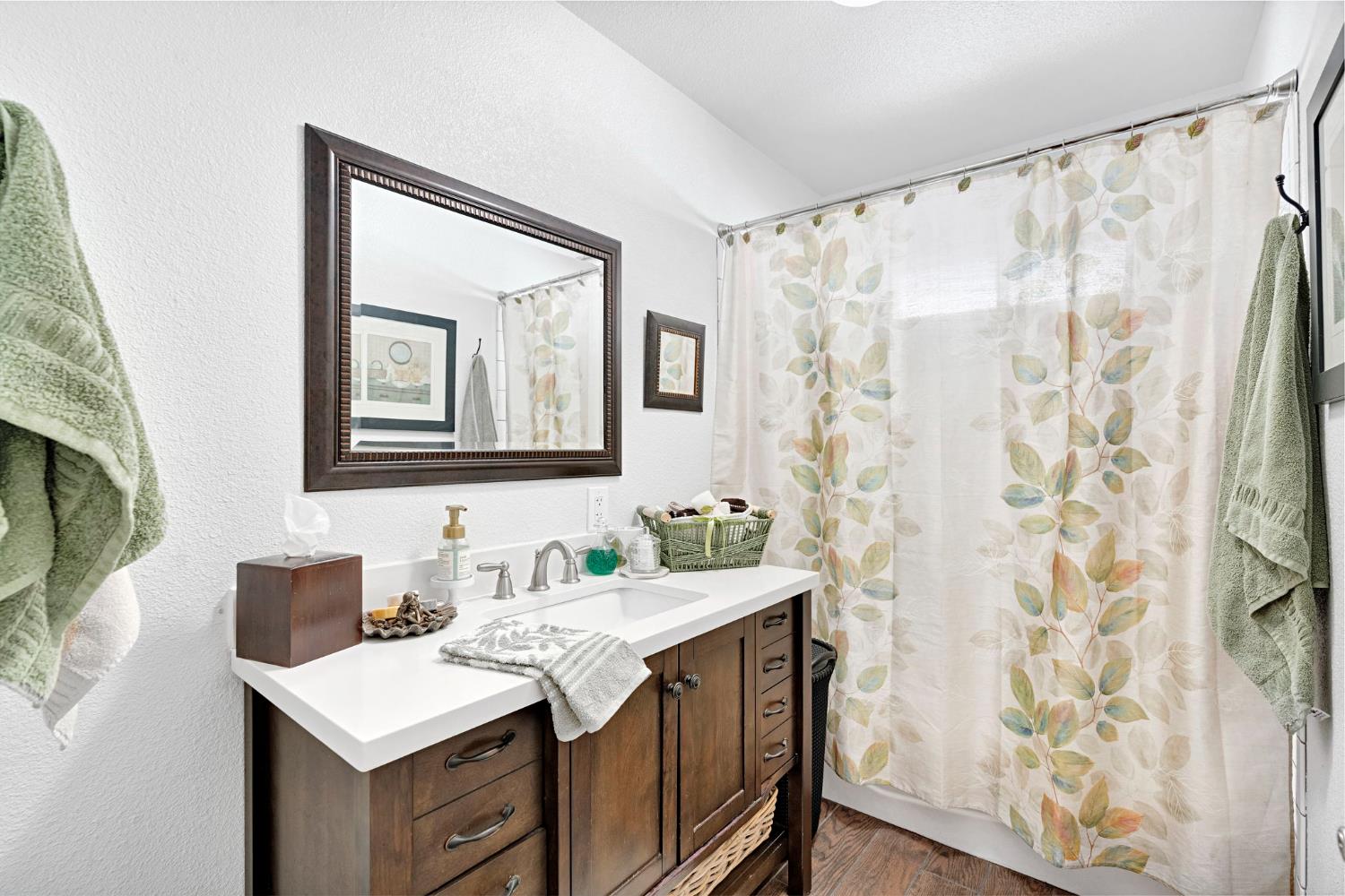 3635 E Bellaire Way, Fresno, CA 93726