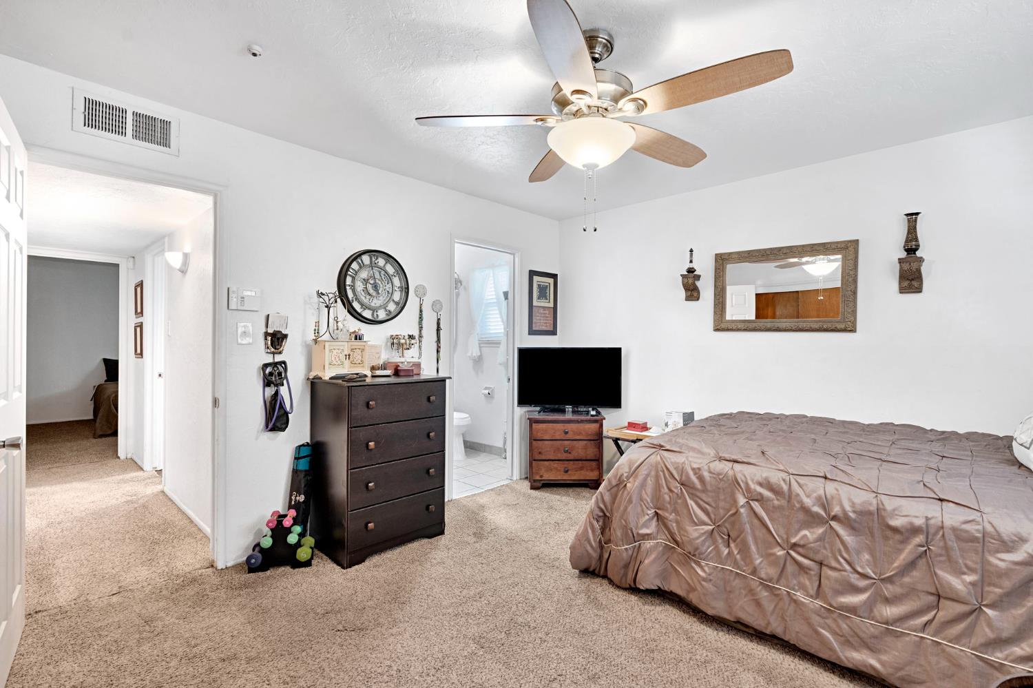 3635 E Bellaire Way, Fresno, CA 93726