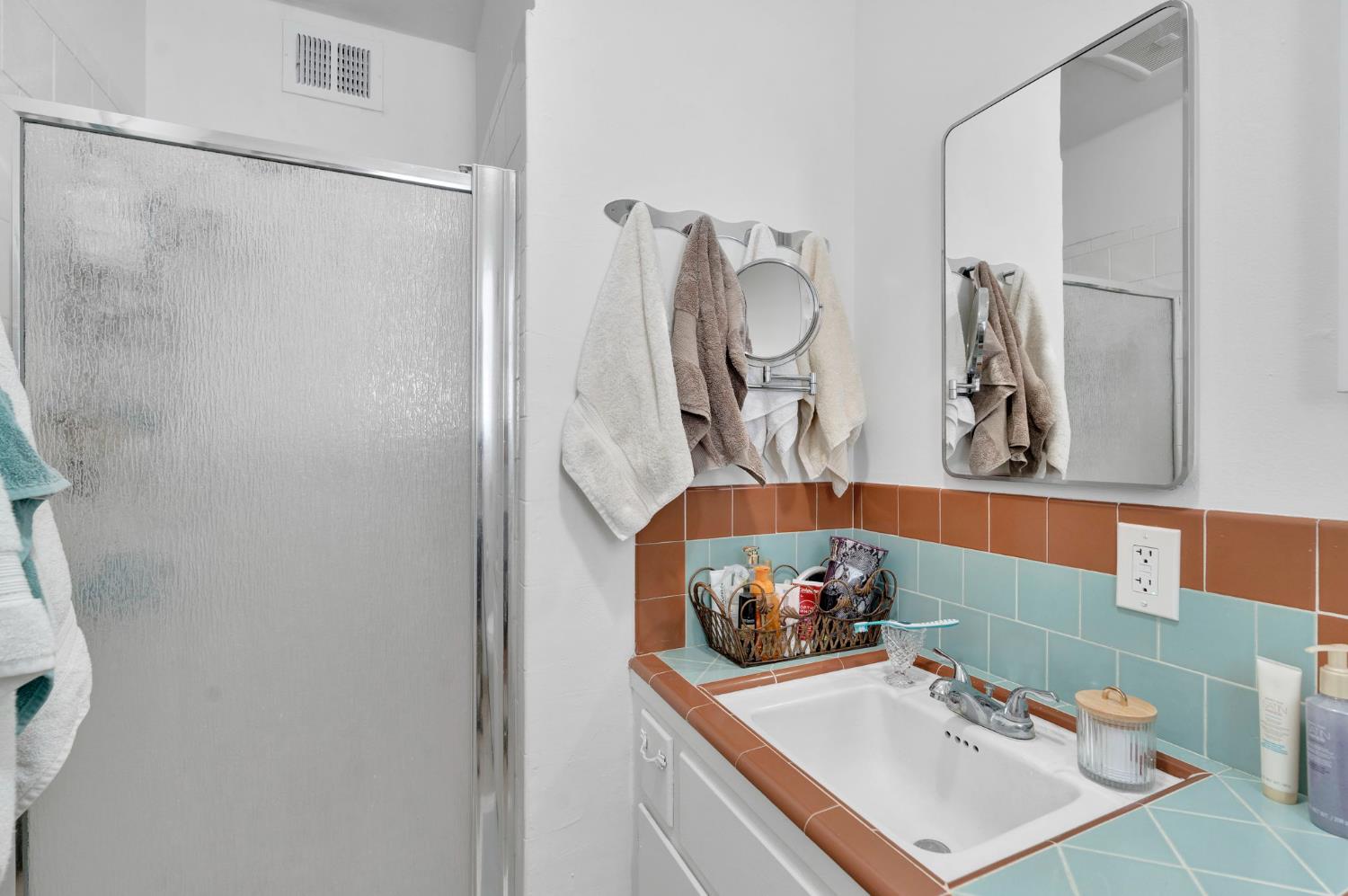 3635 E Bellaire Way, Fresno, CA 93726