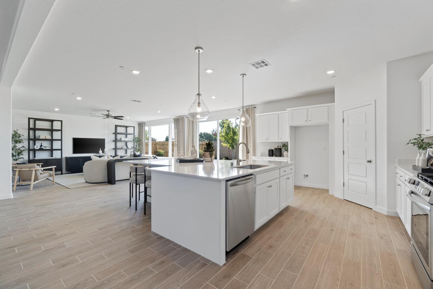 3431 N Mcarthur Ave, Fresno, CA 93727