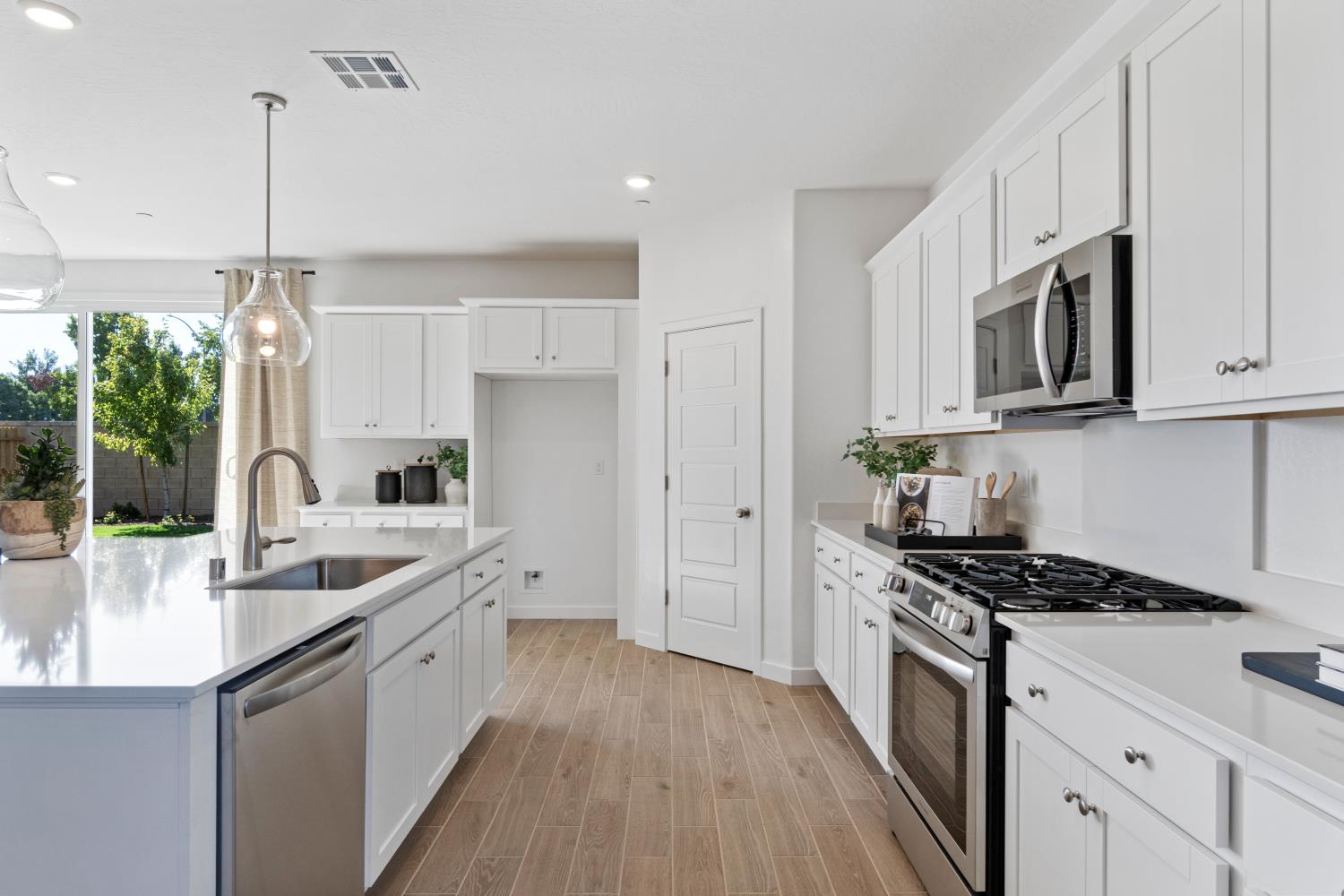 3431 N Mcarthur Ave, Fresno, CA 93727
