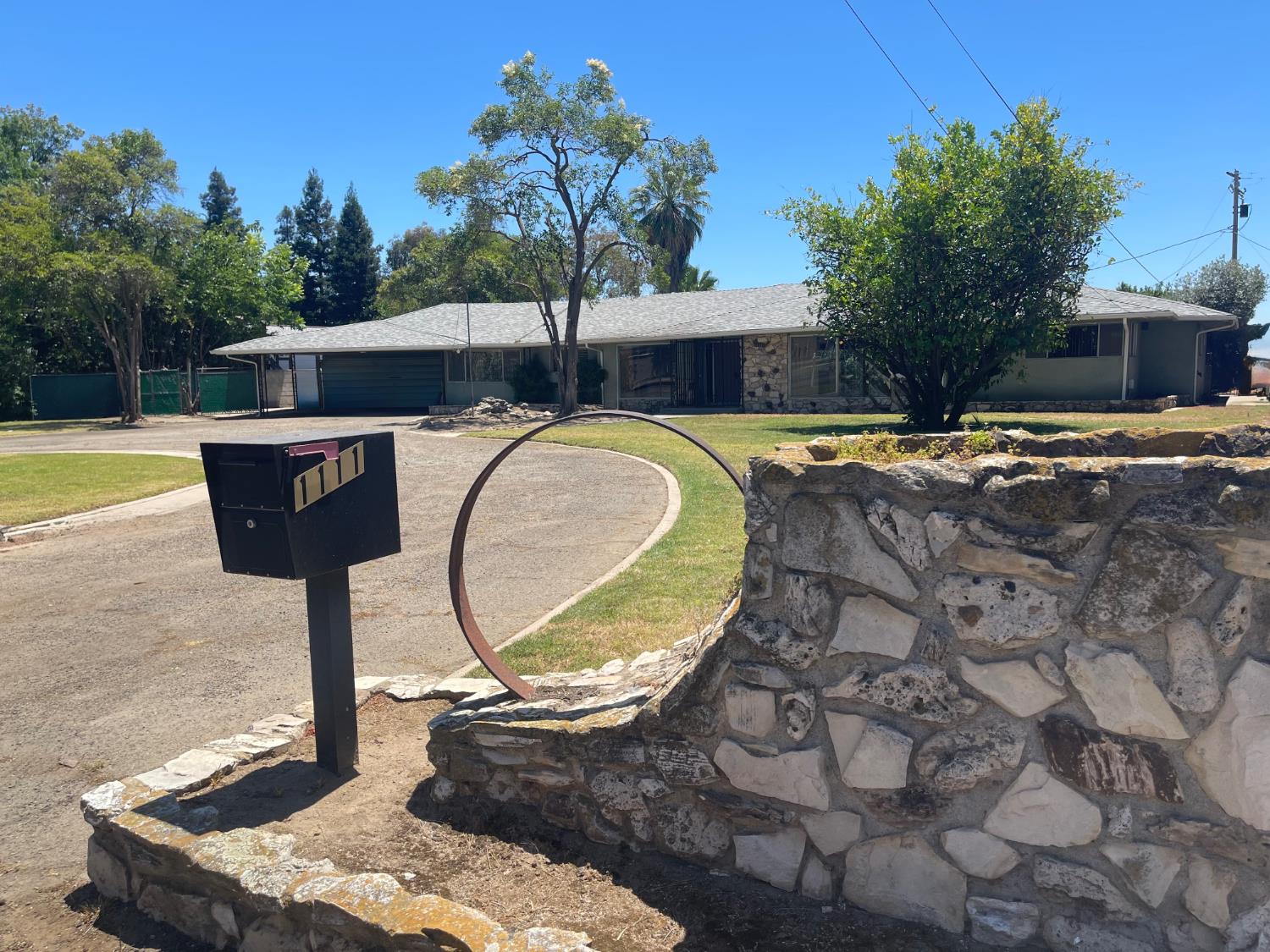 1111 W Kearney Blvd, Fresno, CA 93706