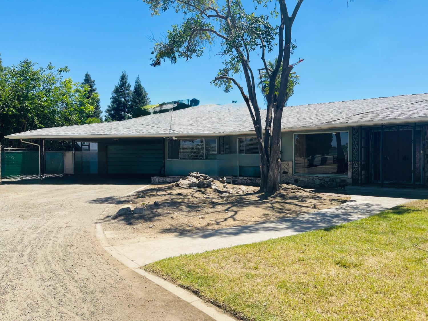 1111 W Kearney Blvd, Fresno, CA 93706