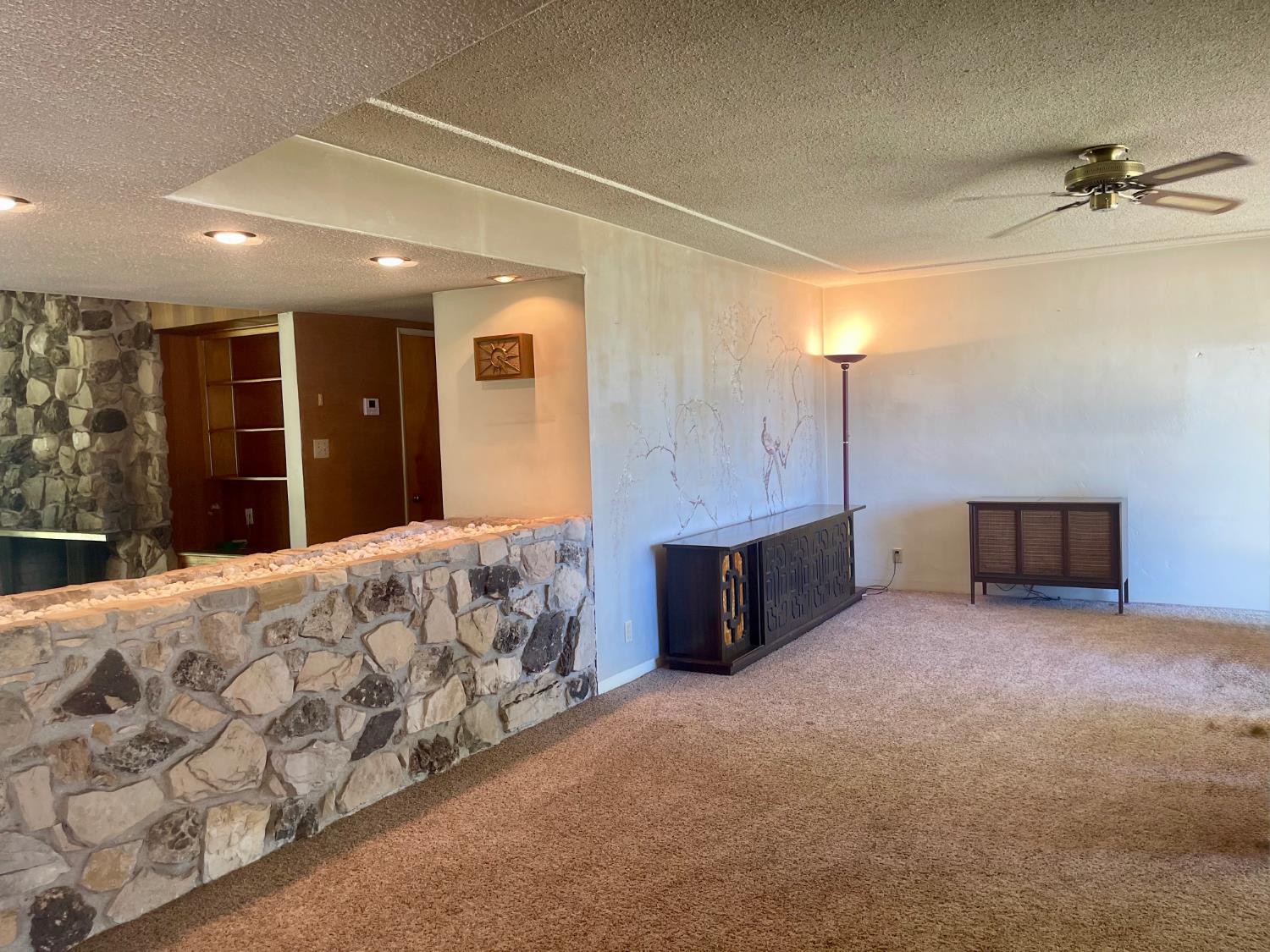 1111 W Kearney Blvd, Fresno, CA 93706