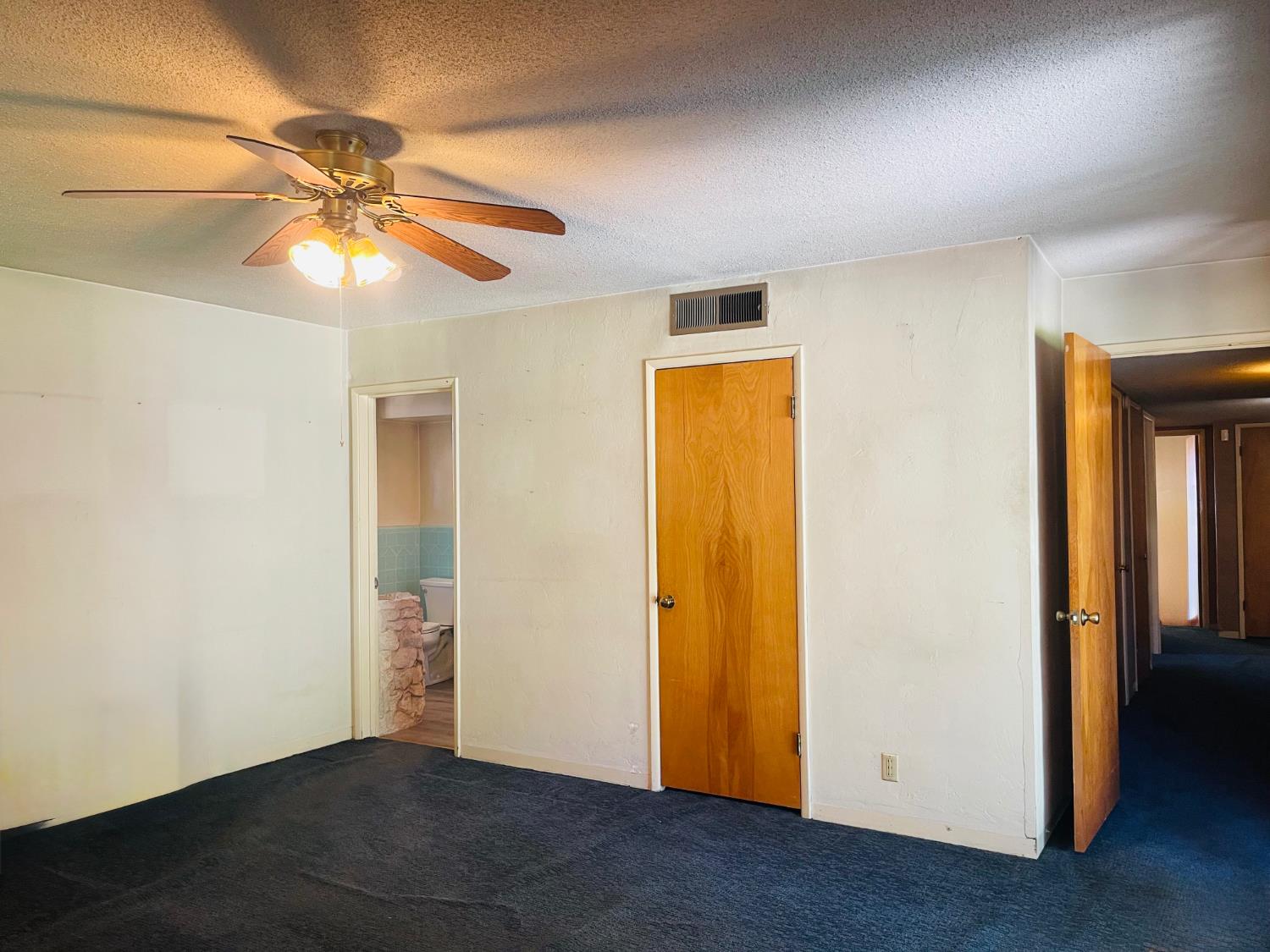 1111 W Kearney Blvd, Fresno, CA 93706