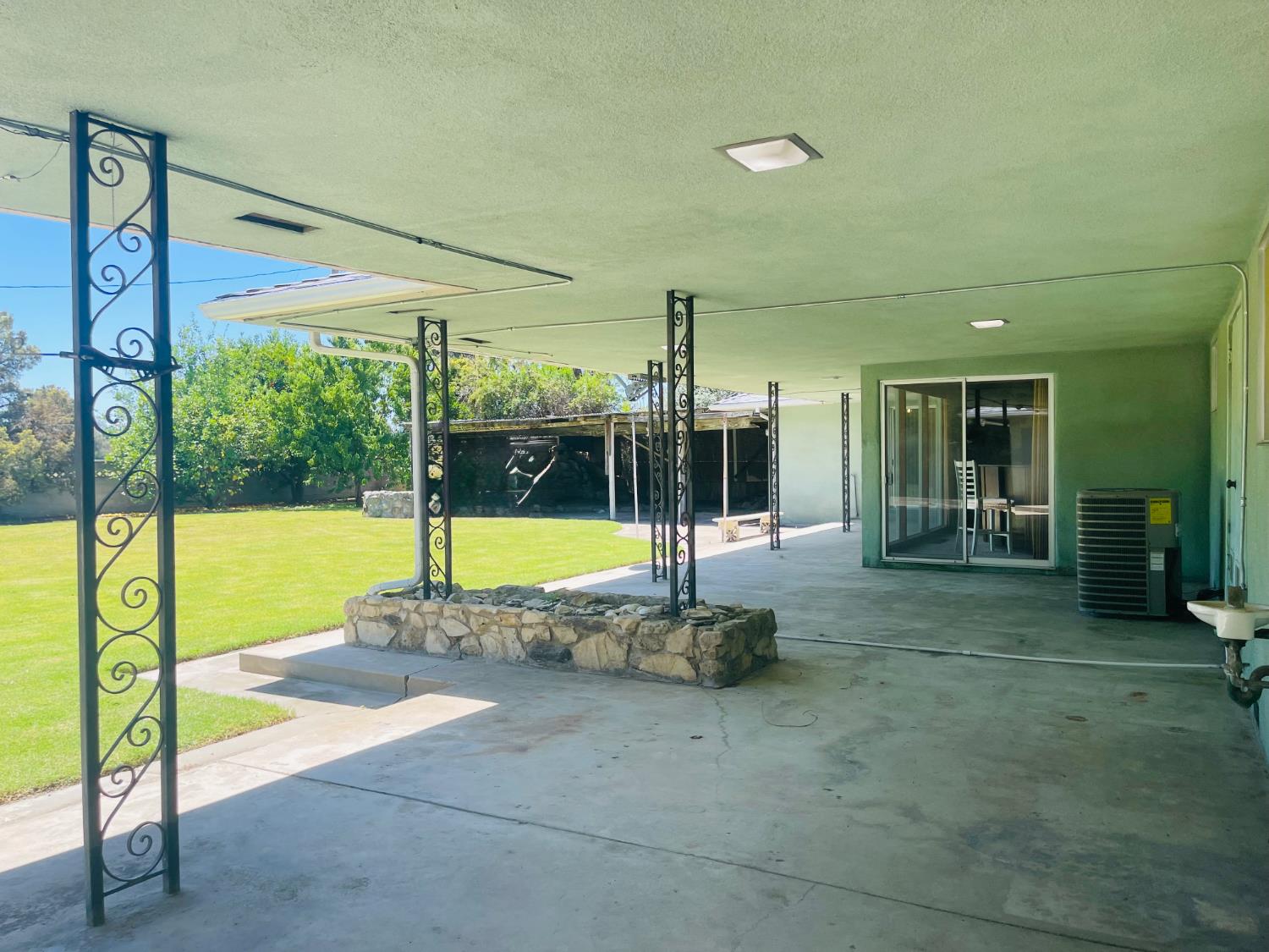 1111 W Kearney Blvd, Fresno, CA 93706