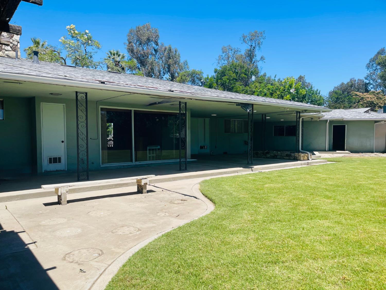 1111 W Kearney Blvd, Fresno, CA 93706