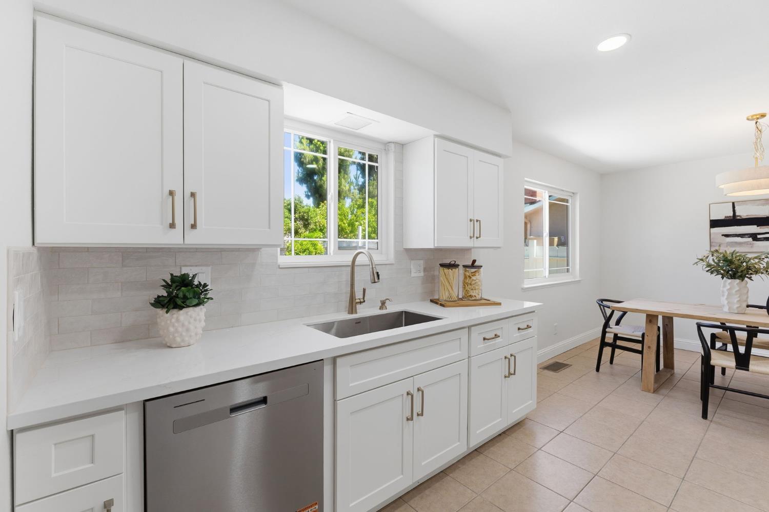 5786 N Lead Ave, Fresno, CA 93711