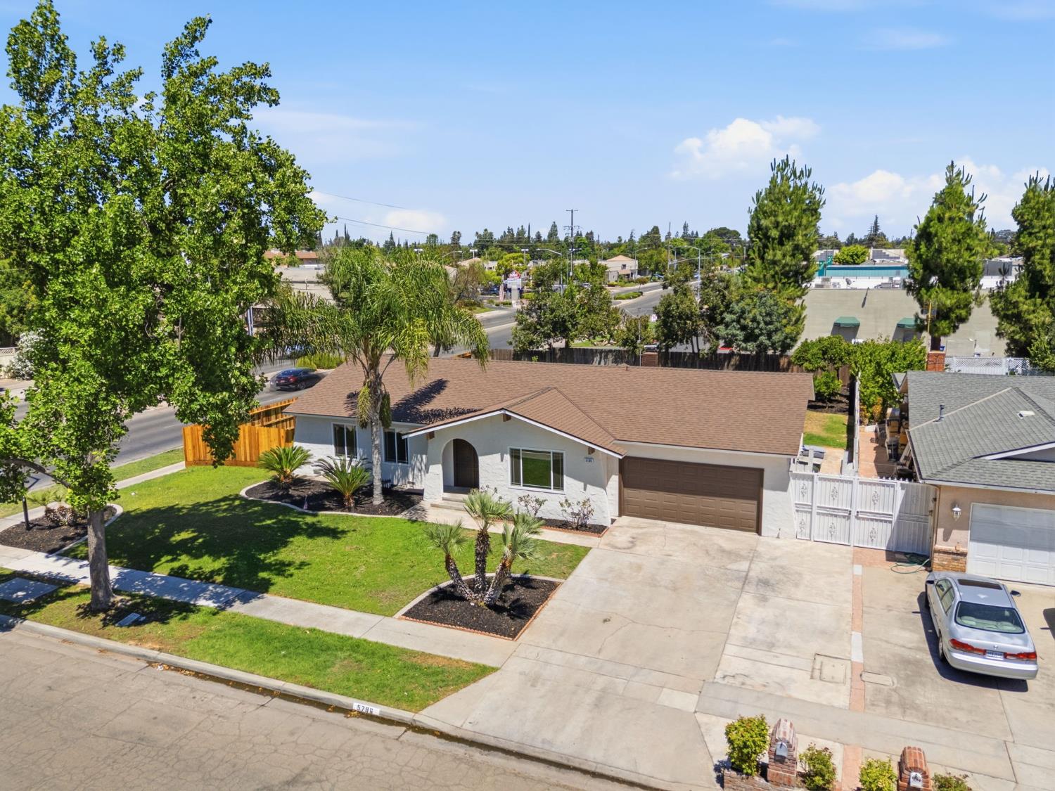 5786 N Lead Ave, Fresno, CA 93711