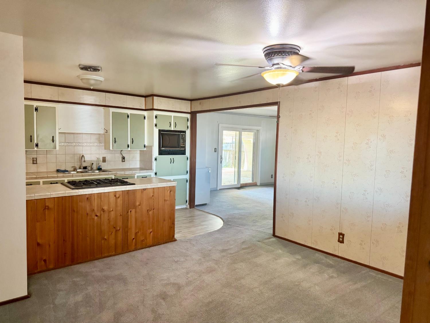 1470 N Chestnut Ave, Fresno, CA 93703