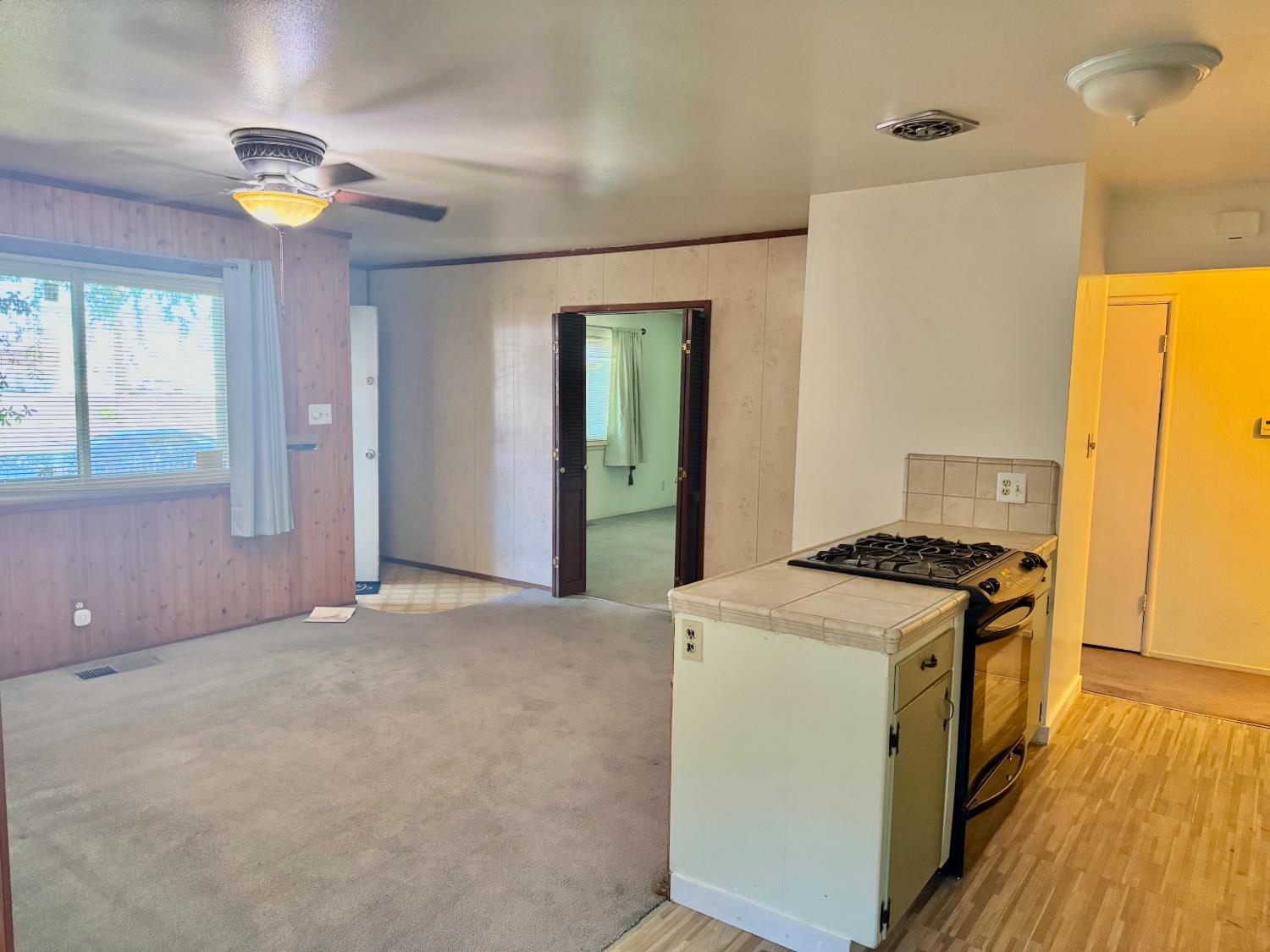 1470 N Chestnut Ave, Fresno, CA 93703