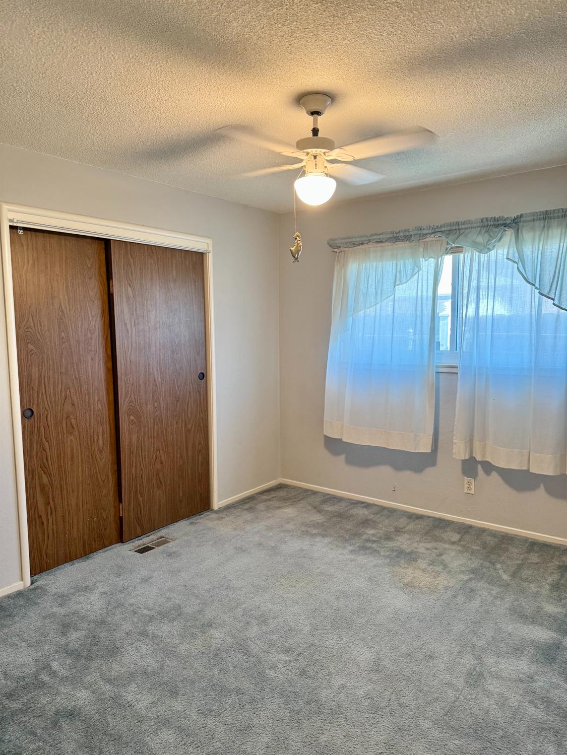 1470 N Chestnut Ave, Fresno, CA 93703