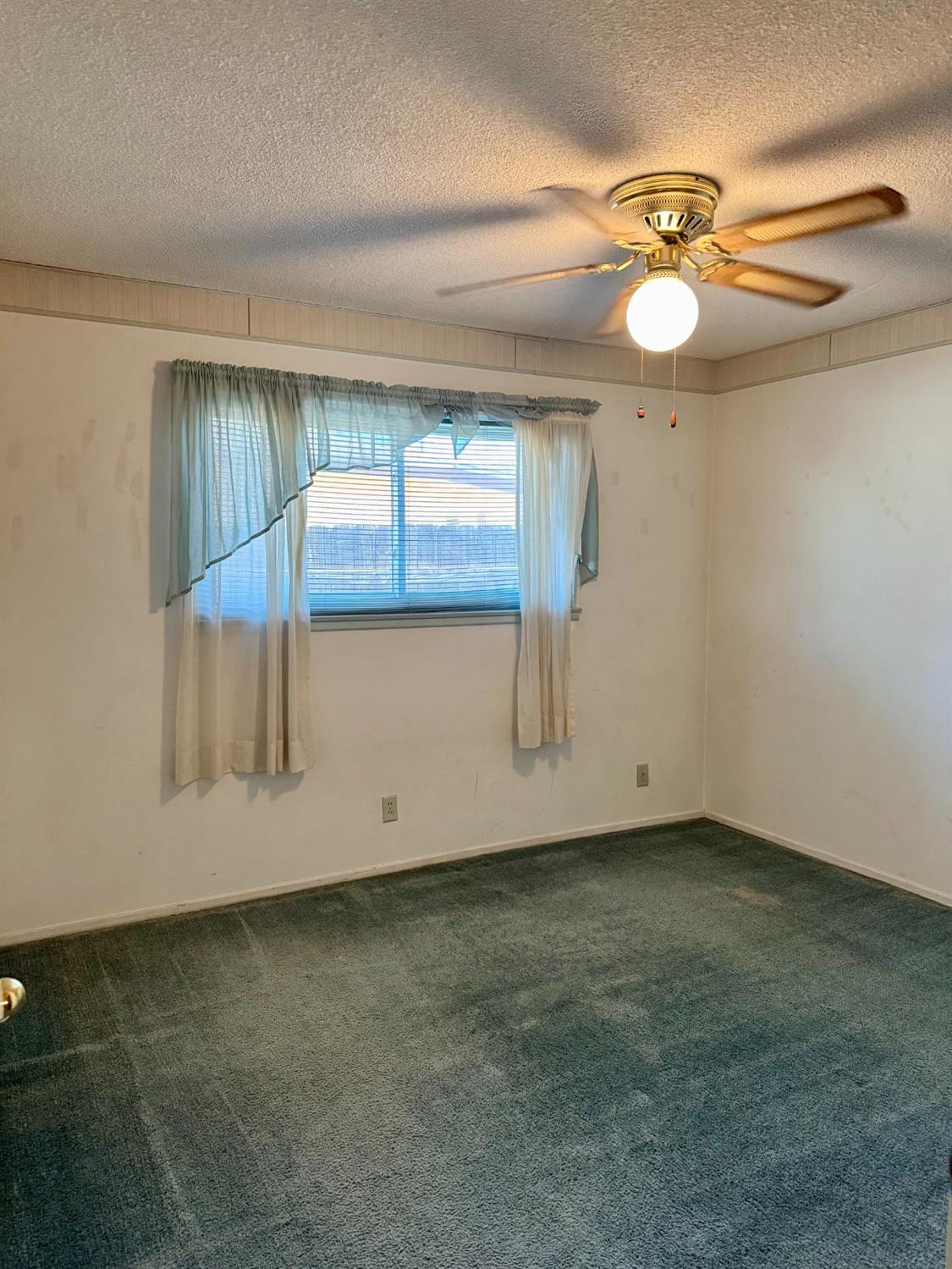 1470 N Chestnut Ave, Fresno, CA 93703
