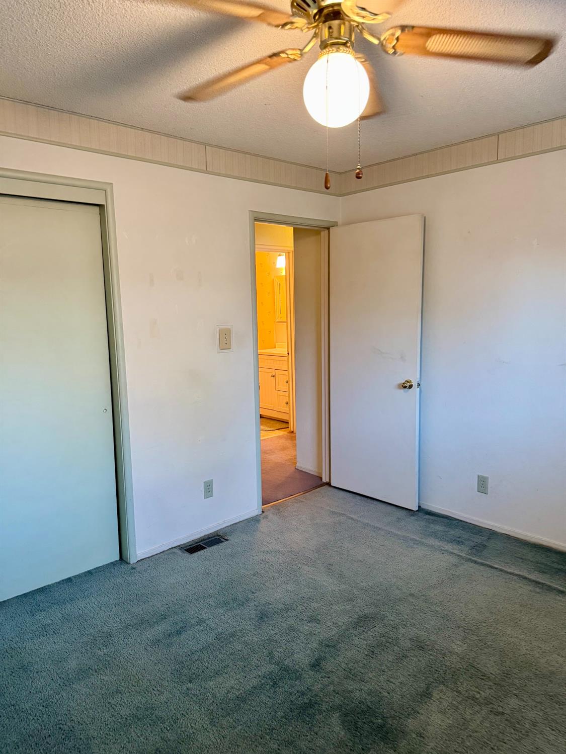 1470 N Chestnut Ave, Fresno, CA 93703