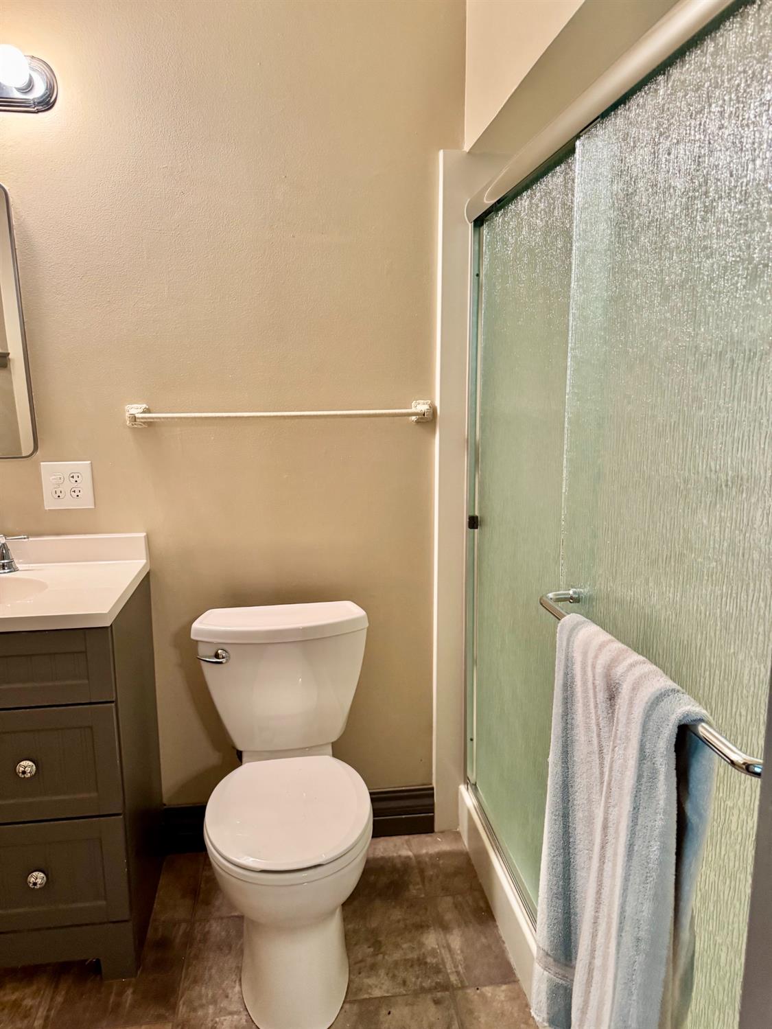 1470 N Chestnut Ave, Fresno, CA 93703