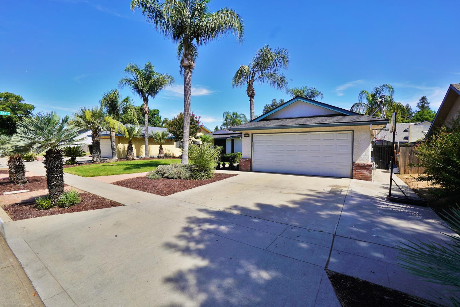 5823 E Washington Ave, Fresno, CA 93727