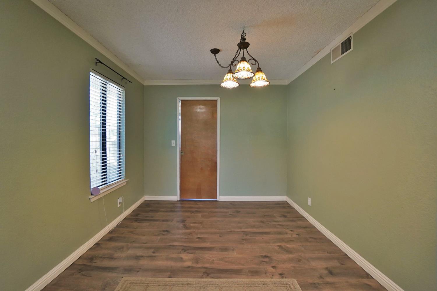 5823 E Washington Ave, Fresno, CA 93727