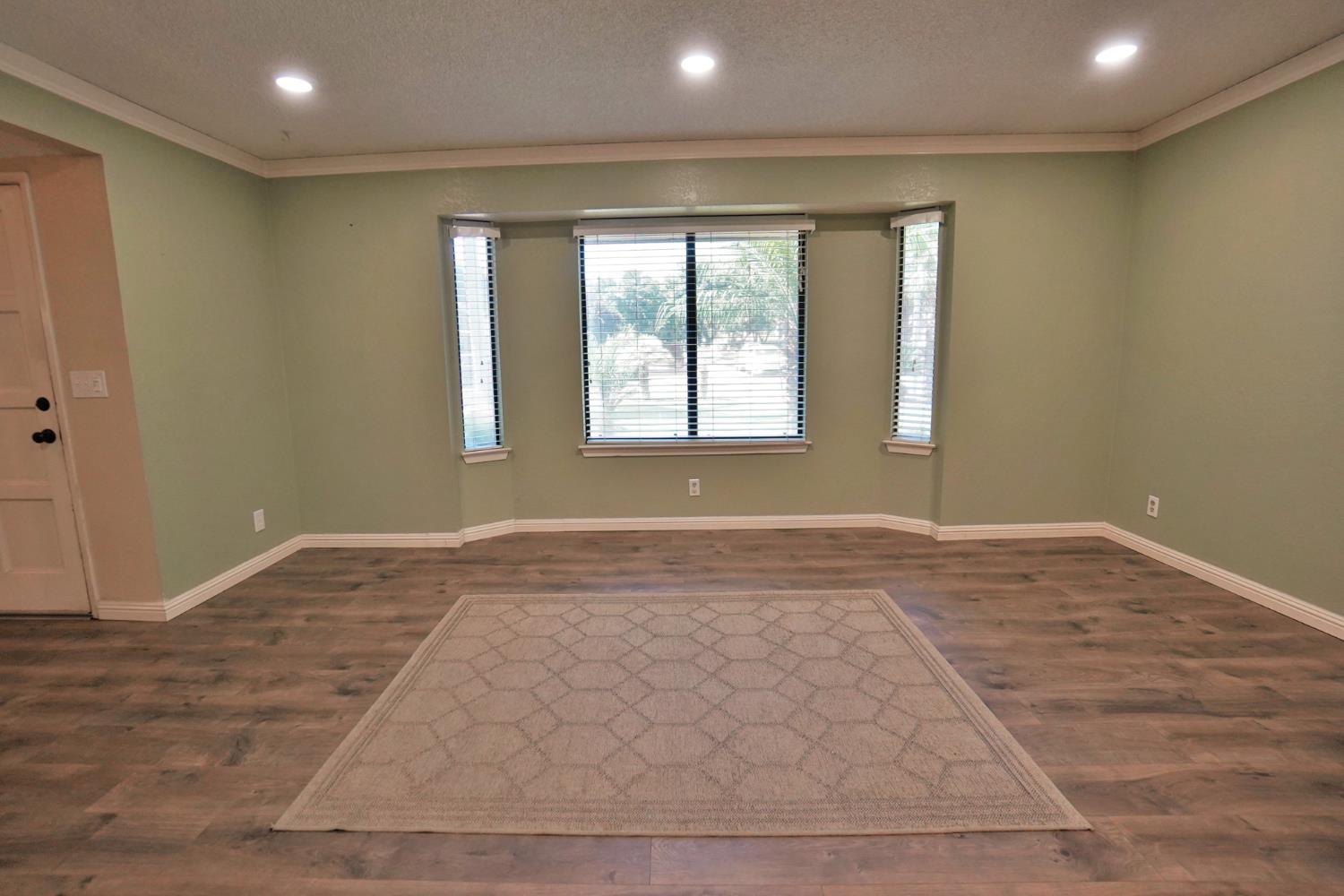 5823 E Washington Ave, Fresno, CA 93727