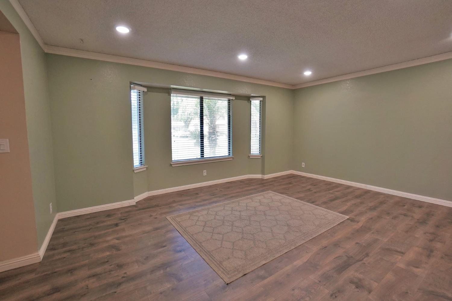 5823 E Washington Ave, Fresno, CA 93727