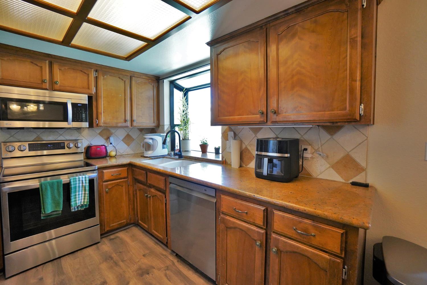 5823 E Washington Ave, Fresno, CA 93727