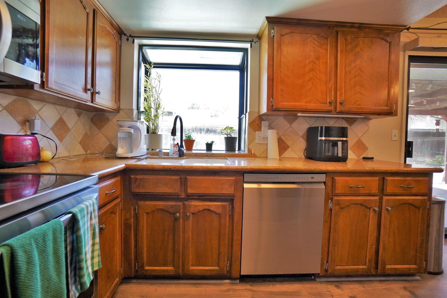 5823 E Washington Ave, Fresno, CA 93727