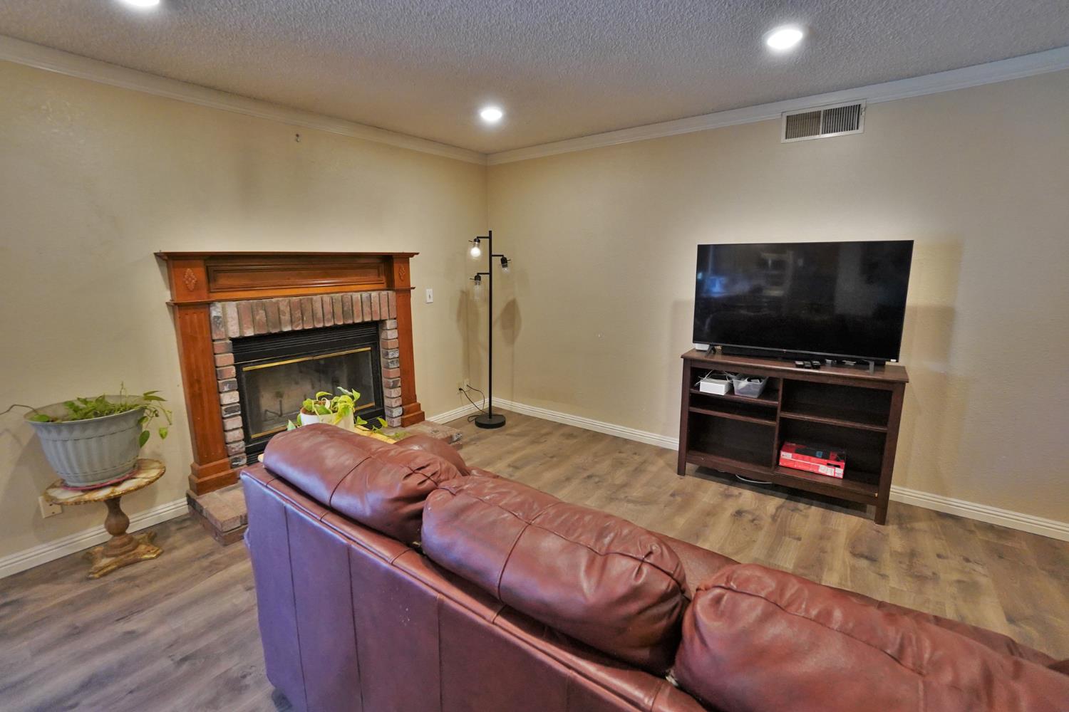 5823 E Washington Ave, Fresno, CA 93727