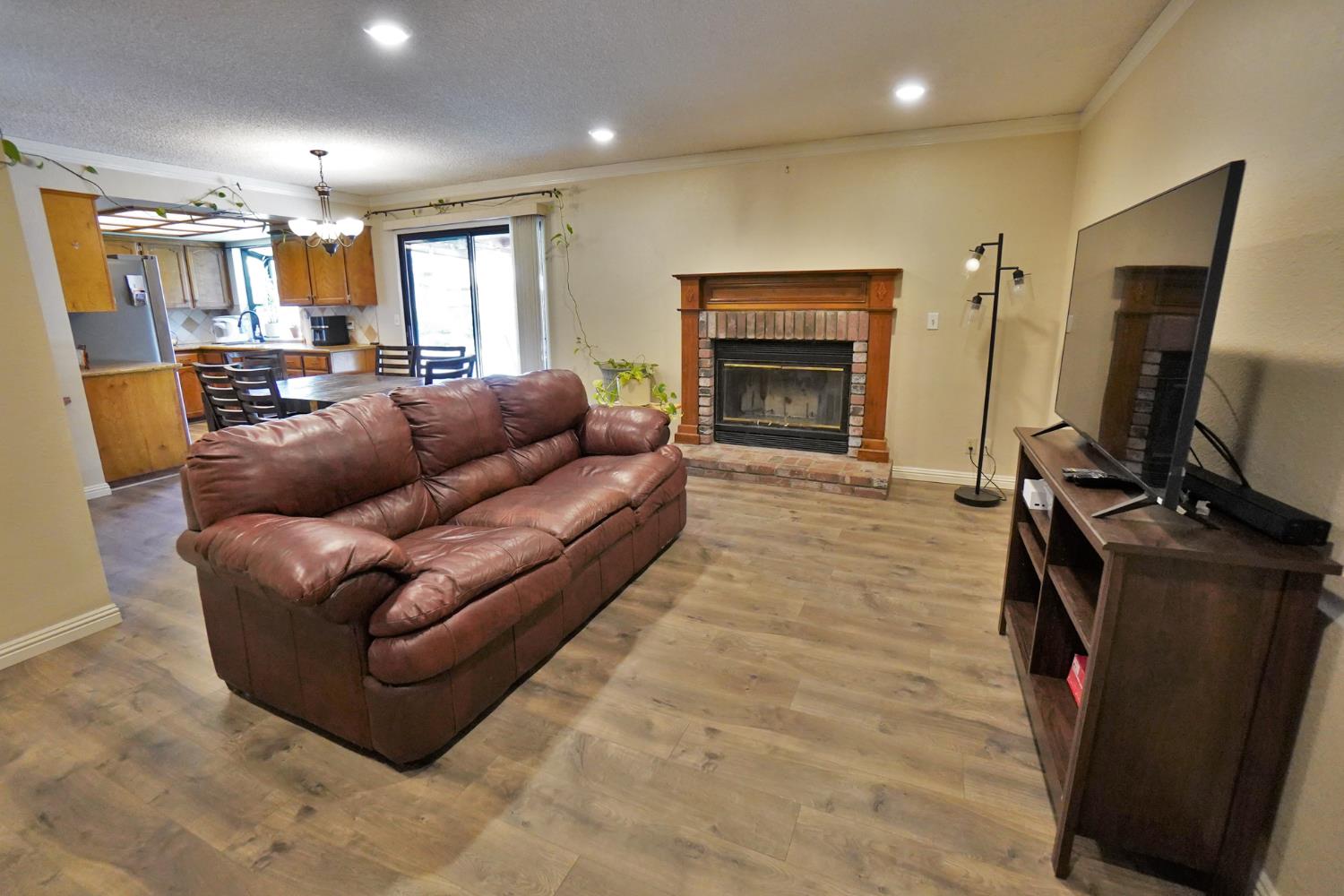 5823 E Washington Ave, Fresno, CA 93727