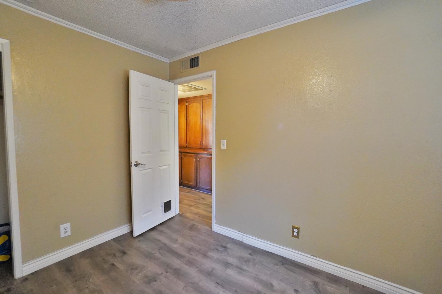 5823 E Washington Ave, Fresno, CA 93727