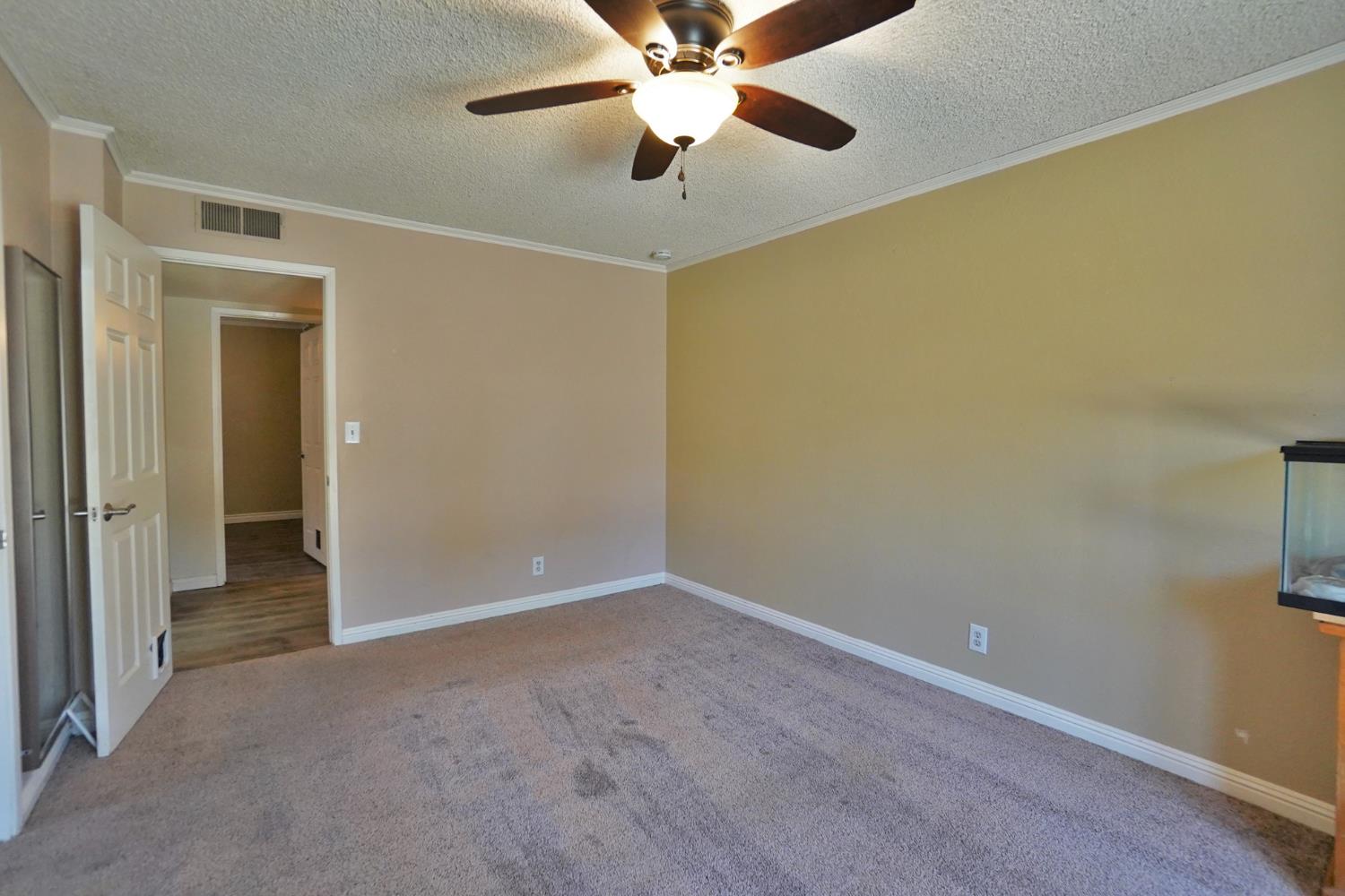 5823 E Washington Ave, Fresno, CA 93727