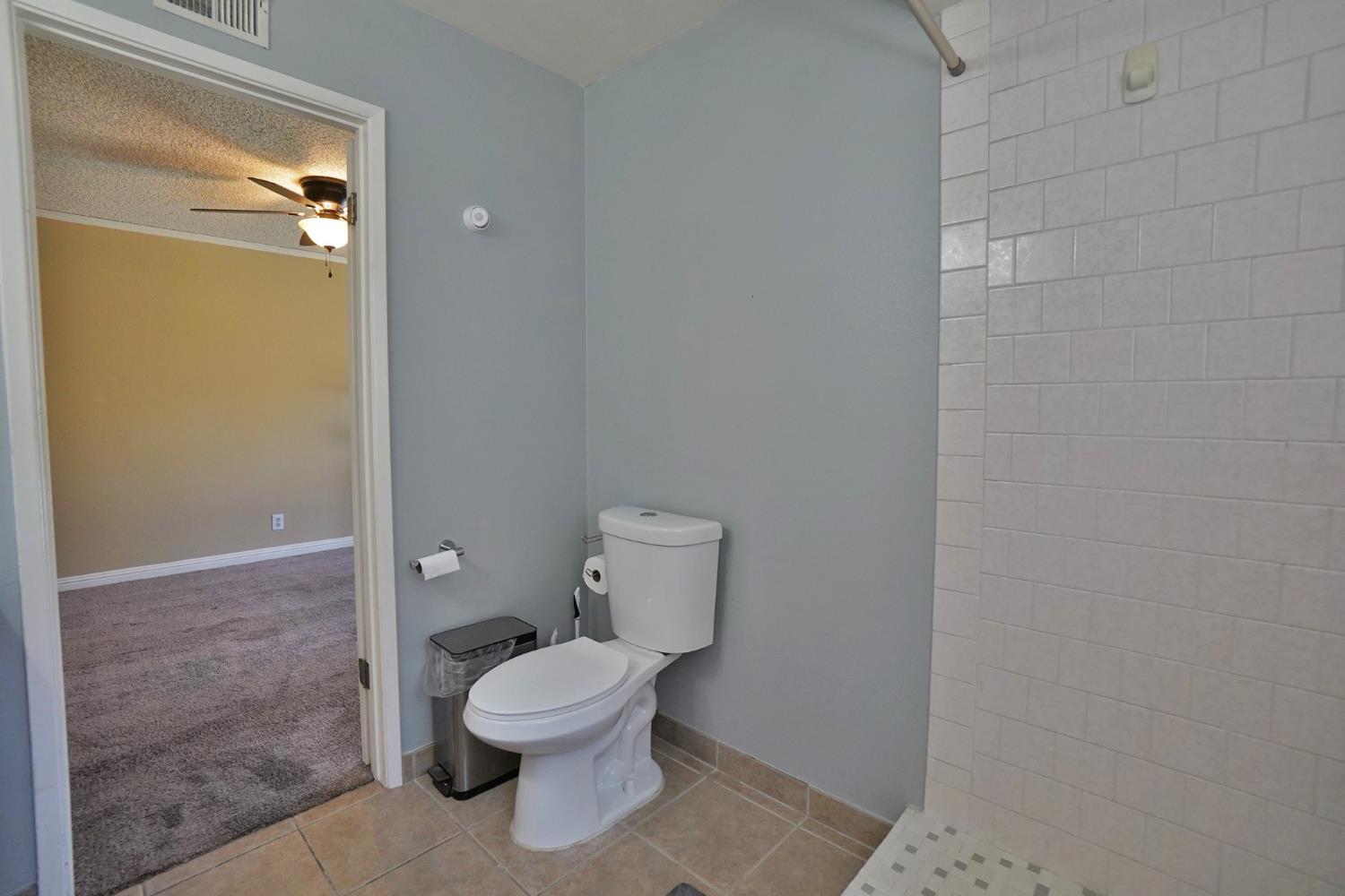 5823 E Washington Ave, Fresno, CA 93727